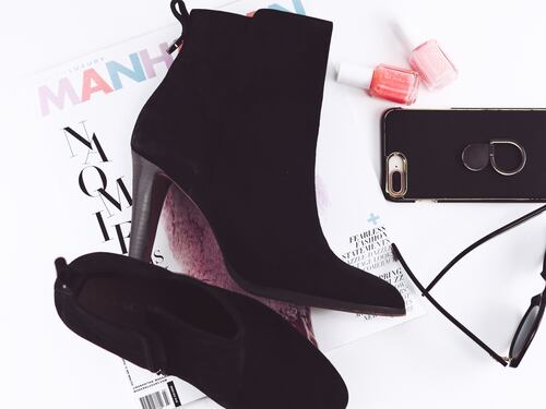 Borse e scarpe uniche per donne uniche a Capodanno con The Drop