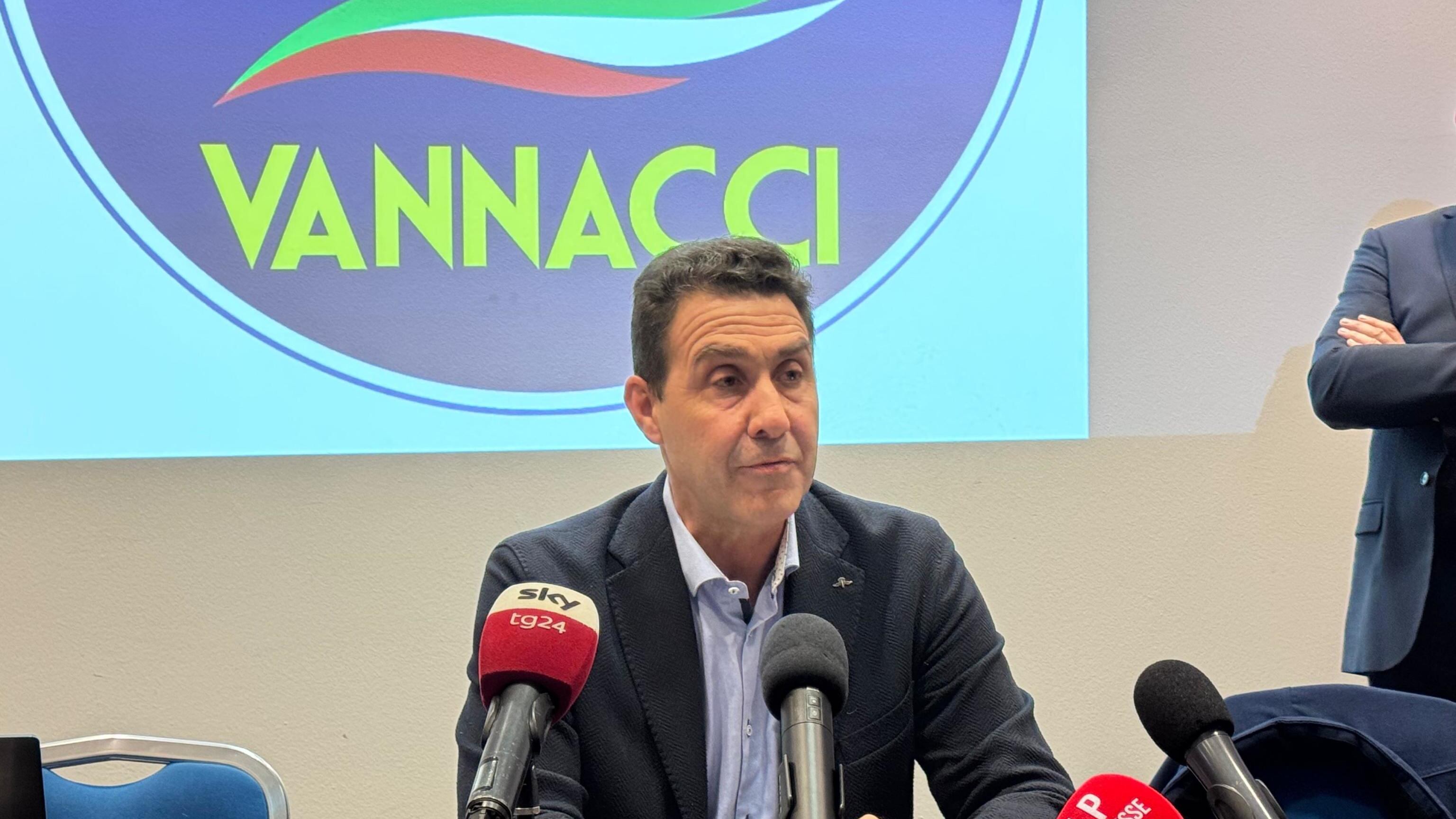 Vannacci: "Il traditore è Salvini. Voglio rendere la coalizione di destra ancora più forte. Non mi dimetto da Bruxelles"