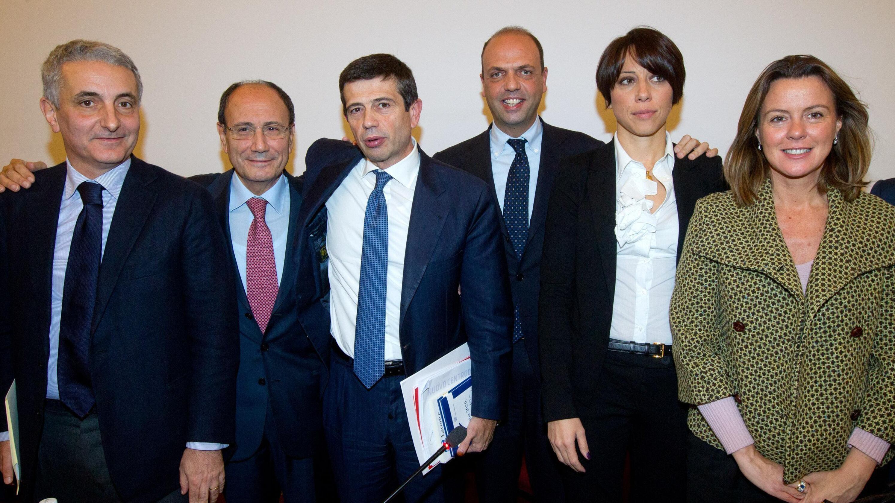 "Si torna con Fi", falsa mail getta nel panico Ncd