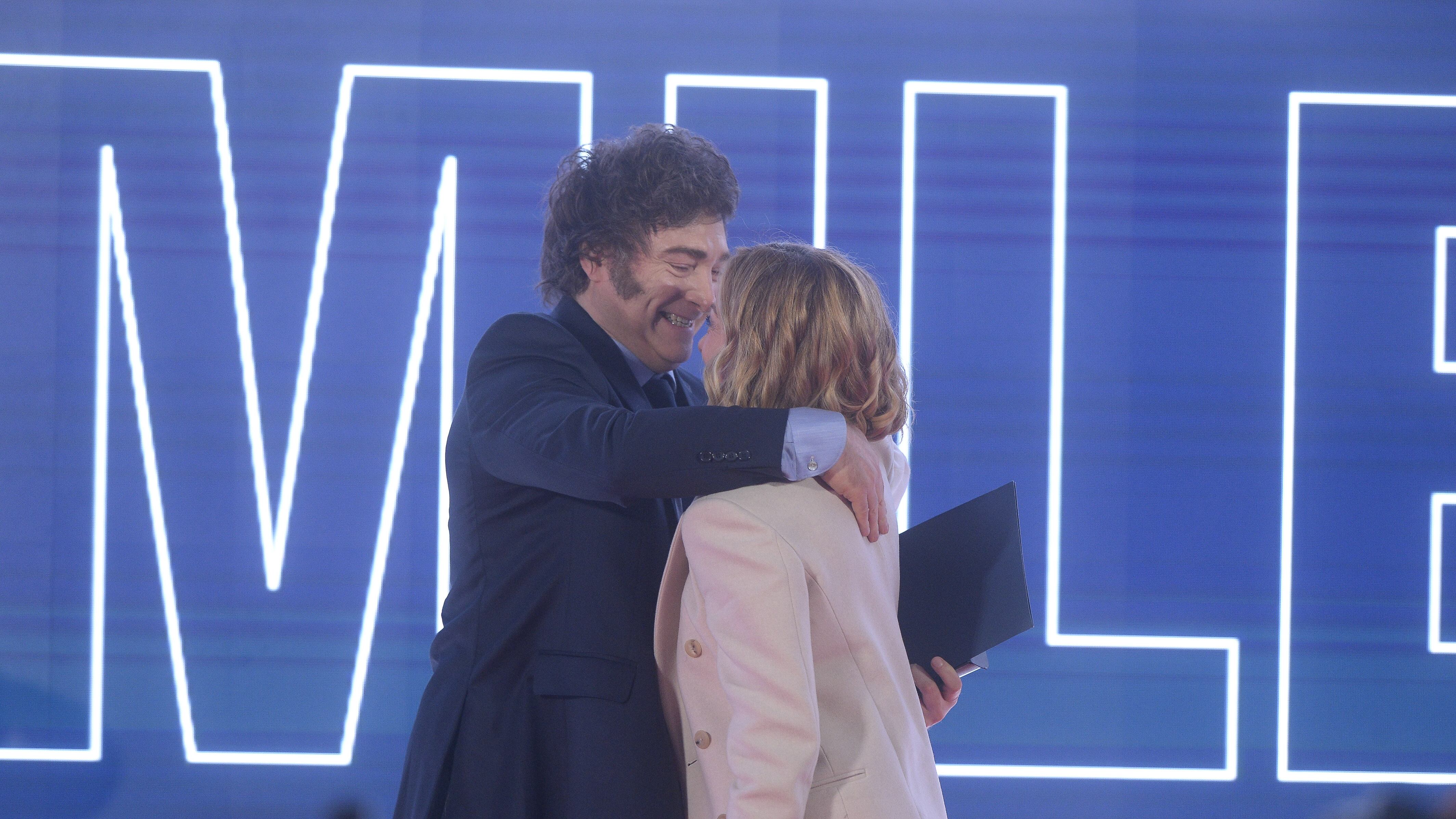 Meloni e Milei sul palco di Atreju: "La sinistra è il culto del potere"