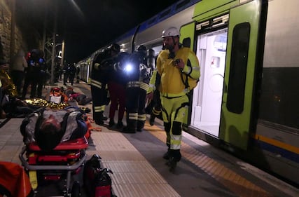 Stress-test per il Giubileo 2025: l'incendio in stazione con 70 feriti. Le immagini dei soccorsi 4