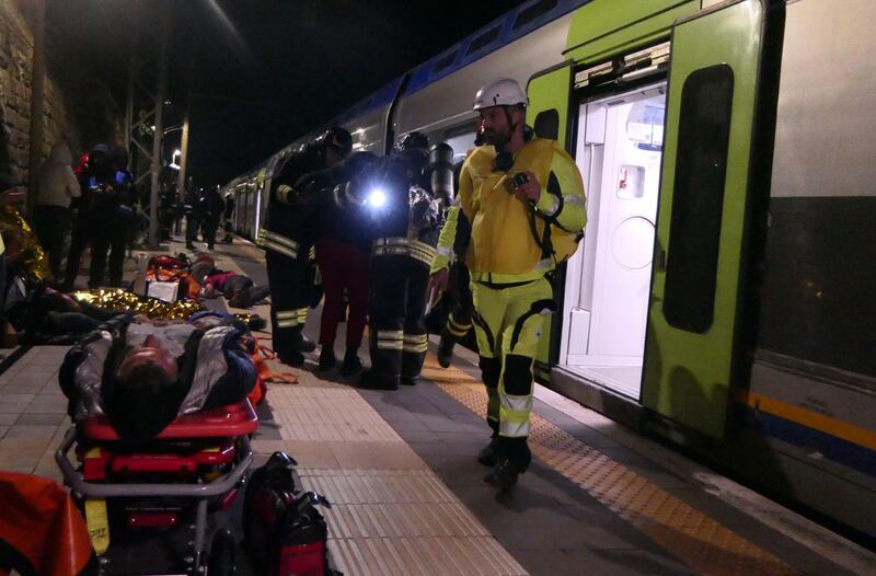 Stress-test per il Giubileo 2025: l'incendio in stazione con 70 feriti. Le immagini dei soccorsi 4