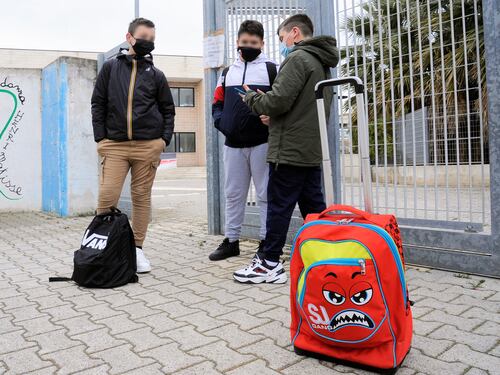Ecco l'ultima follia: "Pranzo al sacco per gita online"