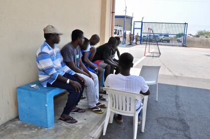 I migranti della Open Arms e della Gregoretti a Pozzallo 2