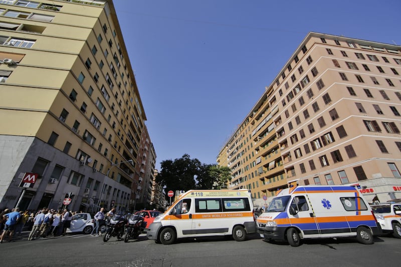 Roma, bimbo cade nel vano ascensore 2