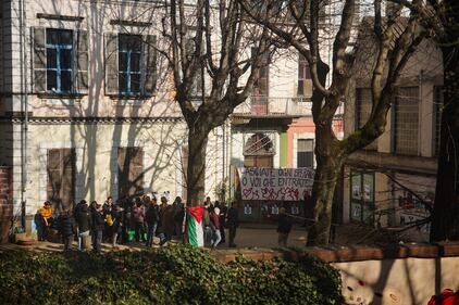 La sceneggiata di Askatasuna che sfregia lo Stato 6
