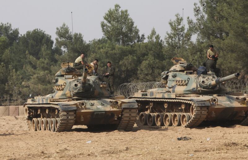 I carri armati turchi penetrano in Siria 10