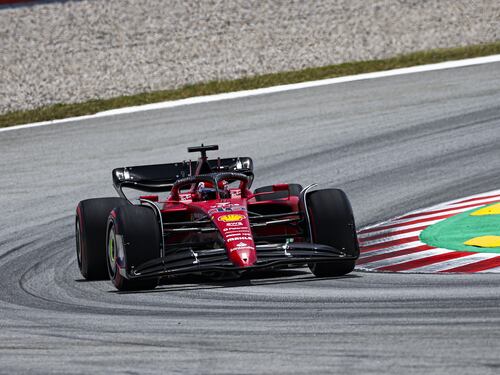 Gp nero per le Ferrari in Spagna: Leclerc si ritira, Sainz 4° e doppietta Red Bull