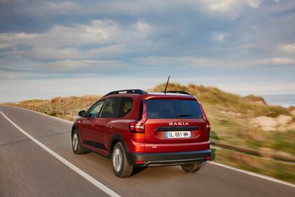 Dacia Jogger Hybrid 140: guarda la gallery del crossover ibrido multispazio 6