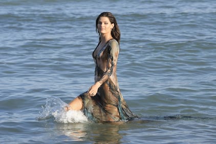Isabeli Fontana infiamma il Festival di Venezia 7