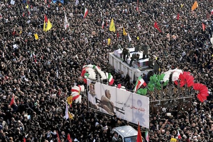 Teheran, milioni di persone ai funerali di Soleimani 9