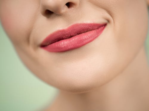 Peluria sul mento, rimedi naturali per contrastarla