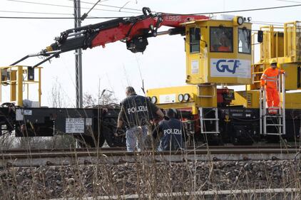 Al via le operazioni di rimozione del Frecciarossa deragliato 1