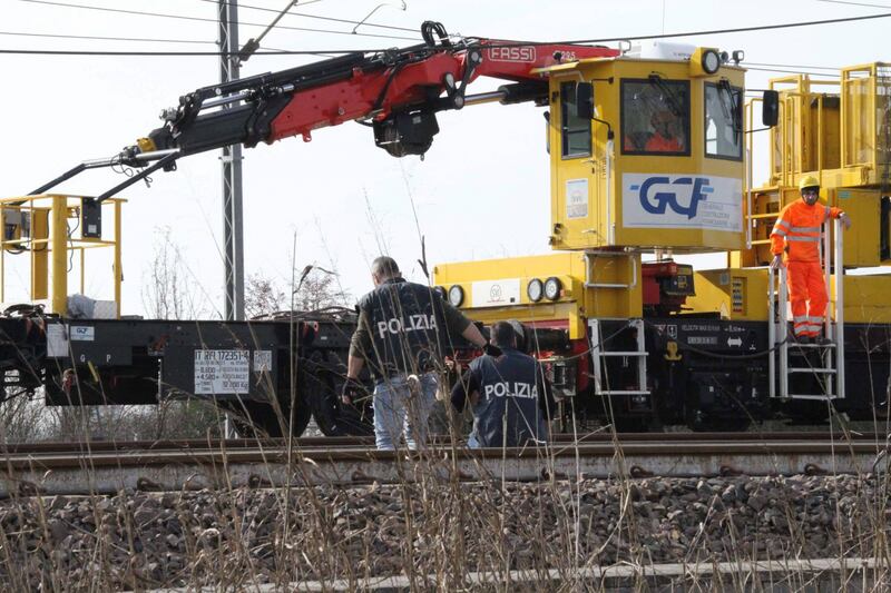 Al via le operazioni di rimozione del Frecciarossa deragliato 1