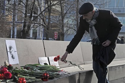 Mosca, migliaia in piazza per Nemtsov 5