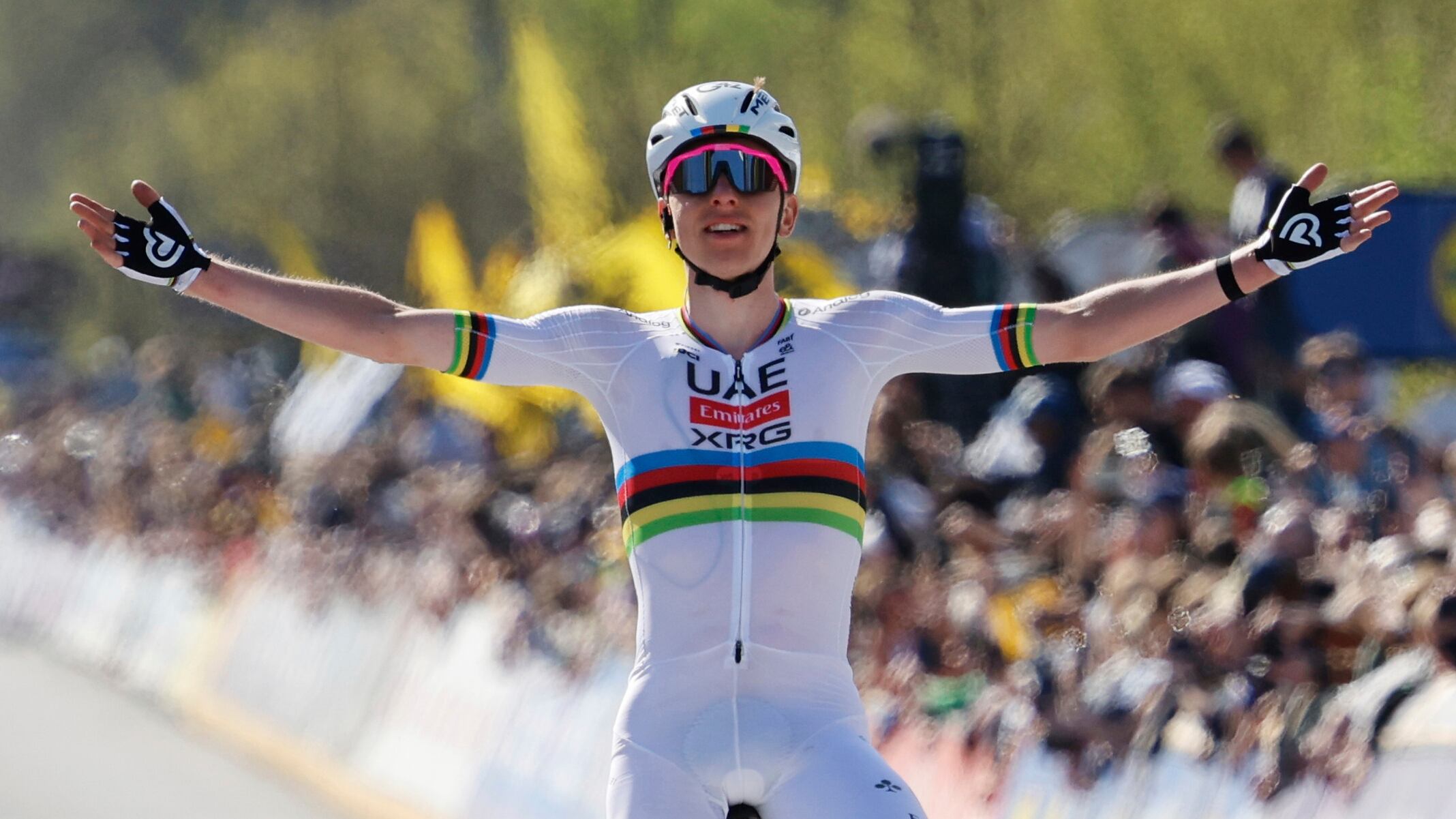Splendido Pogacar: vince in solitaria il Giro delle Fiandre. Ottavo posto per Ganna