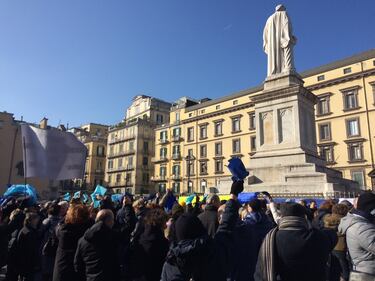 Napoli, una "marea azzurra" protesta per la vivibilità 7