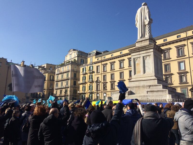 Napoli, una "marea azzurra" protesta per la vivibilità 7