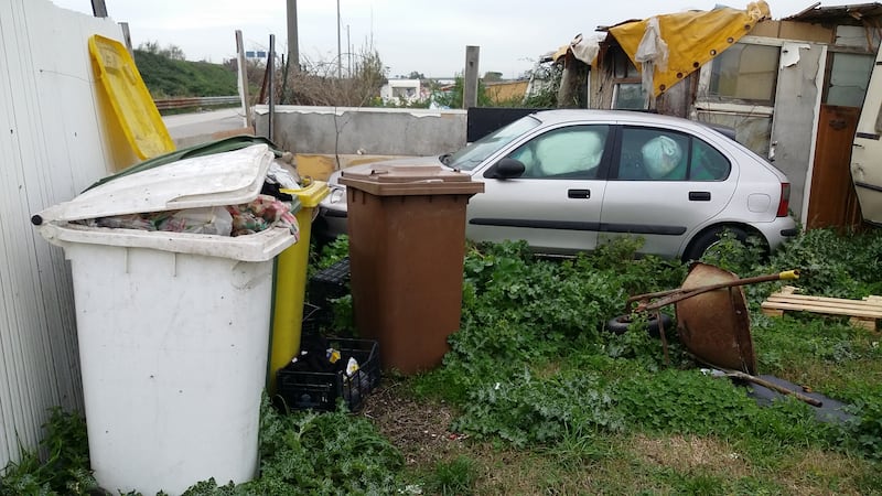 Nel campo rom senza acqua, senza bagni e colmo di rifiuti 3