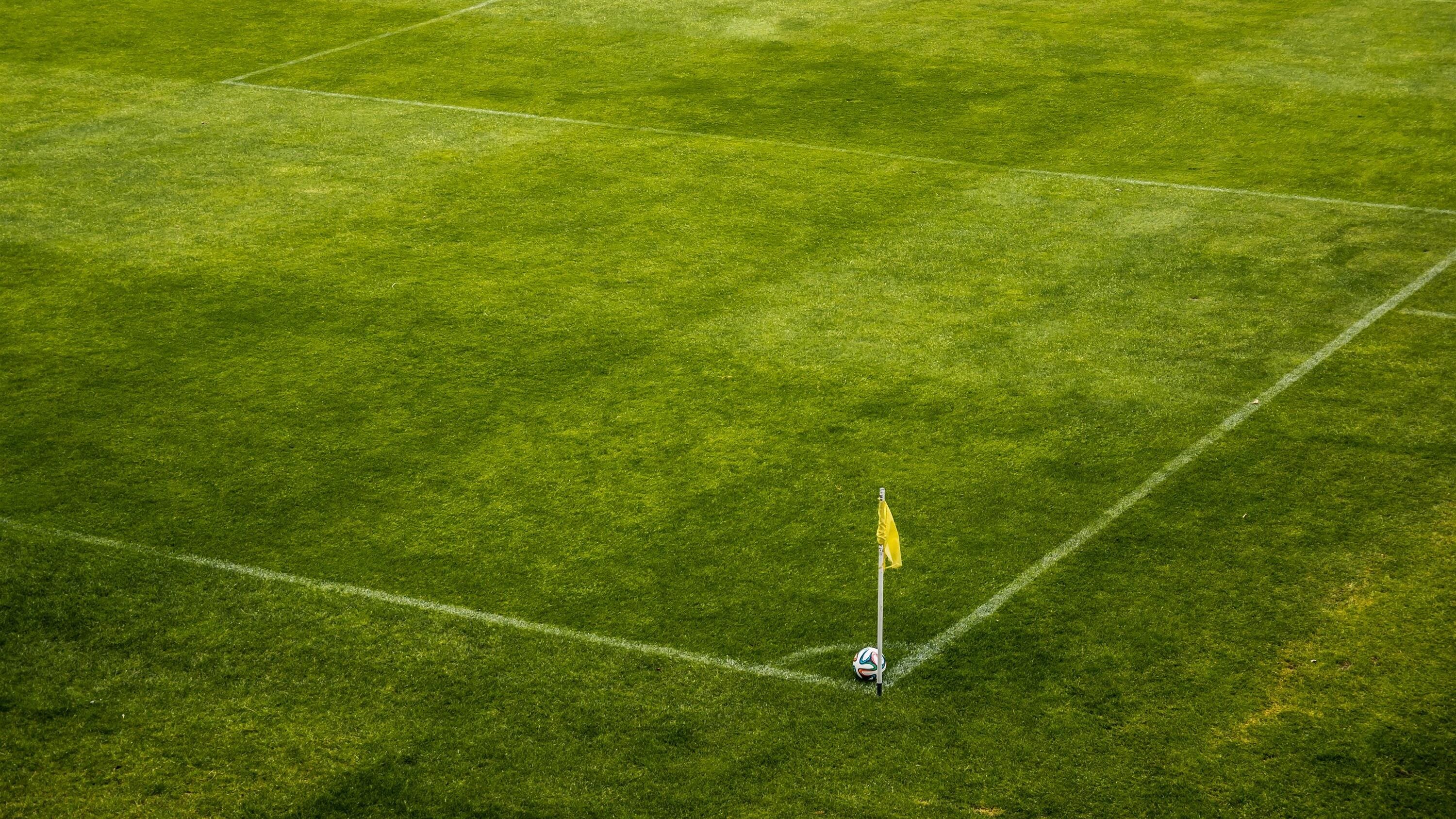 Il pallone che va a rotoli "spegne" il razzismo in nome dello spettacolo