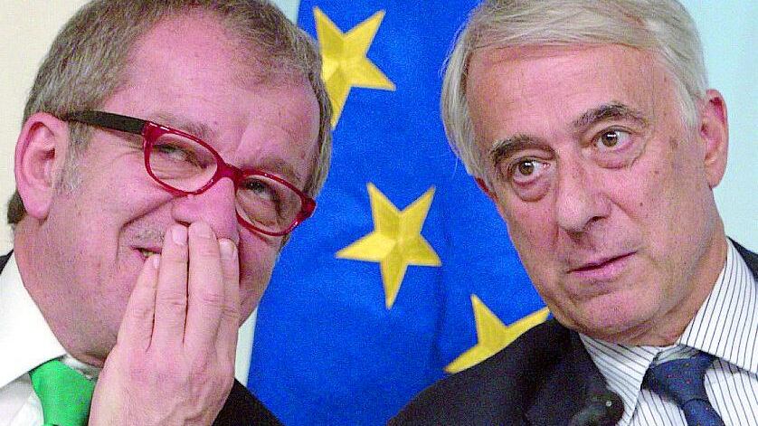 Maroni corre in Svizzera per gli immigrati lombardi