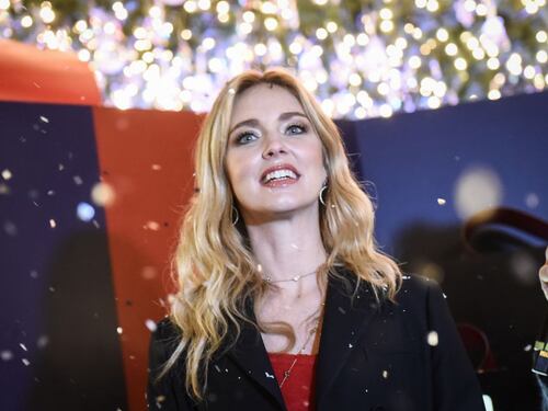 Chiara Ferragni accende l'Albero di Natale a Milano