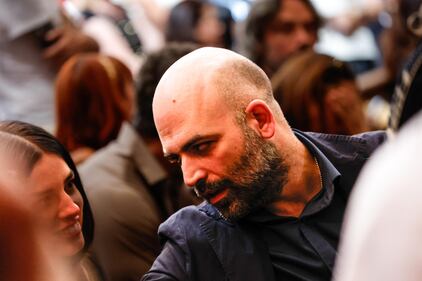 Folla in piazza del popolo e nella chiesa degli Artisti per il funerale di Michela Murgia 5