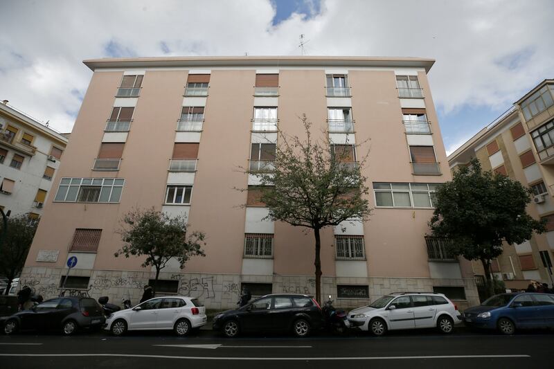 Il palazzo dove abita l'ex ministro Trenta 10