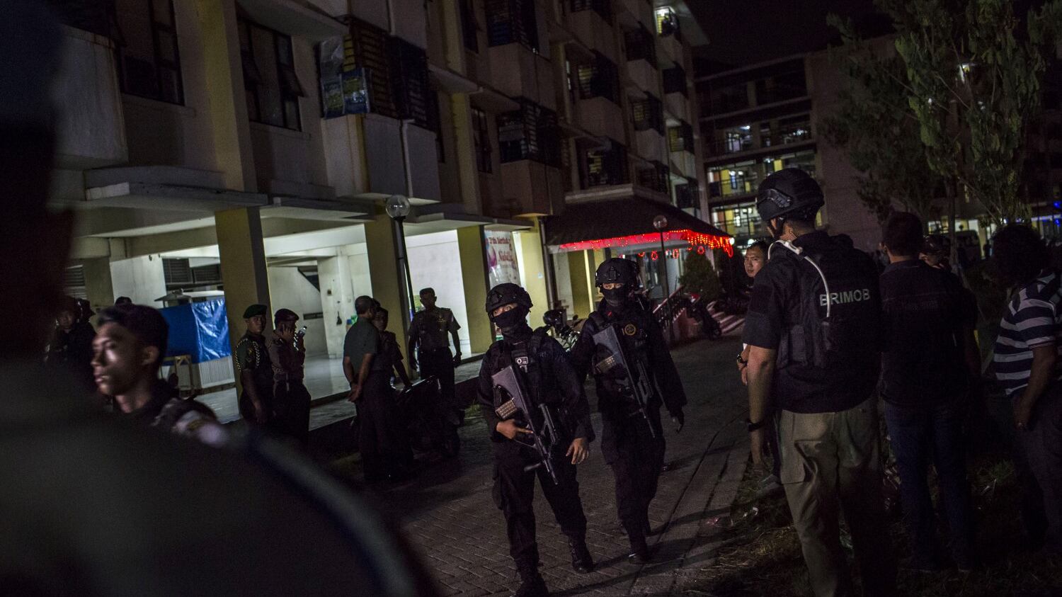 Indonesia, nuovo attacco: famiglia si fa esplodere contro polizia