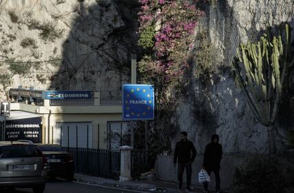 Le immagini che incastrano Macron 1