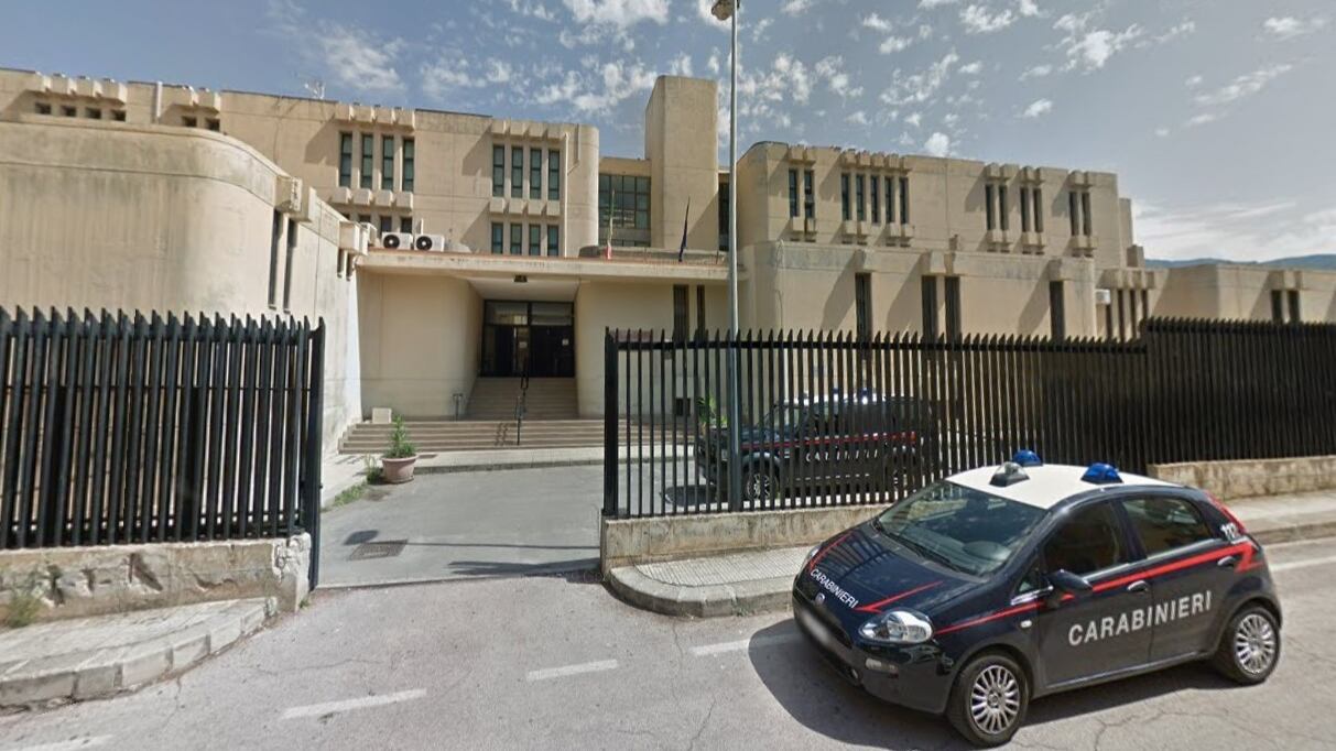 15enne denuncia padre ai carabinieri: “Picchia me e mamma”