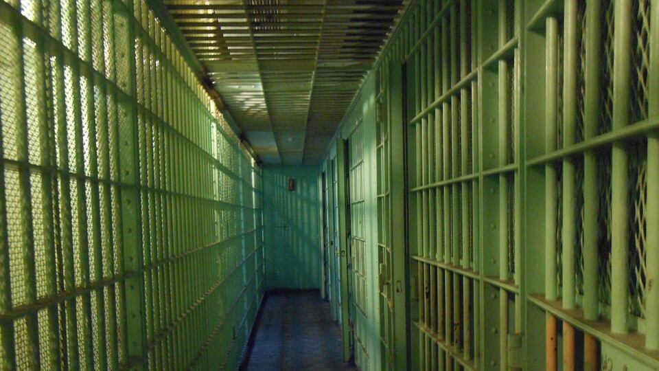 Avellino, tre guardie carcerarie malmenate per una perquisizione in cella