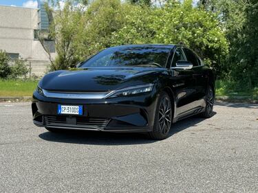 BYD Han: guarda la gallery della berlina elettrica cinese da 517 CV 3