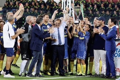 La partita del cuore: in campo cantanti e politici. Guarda le foto 3