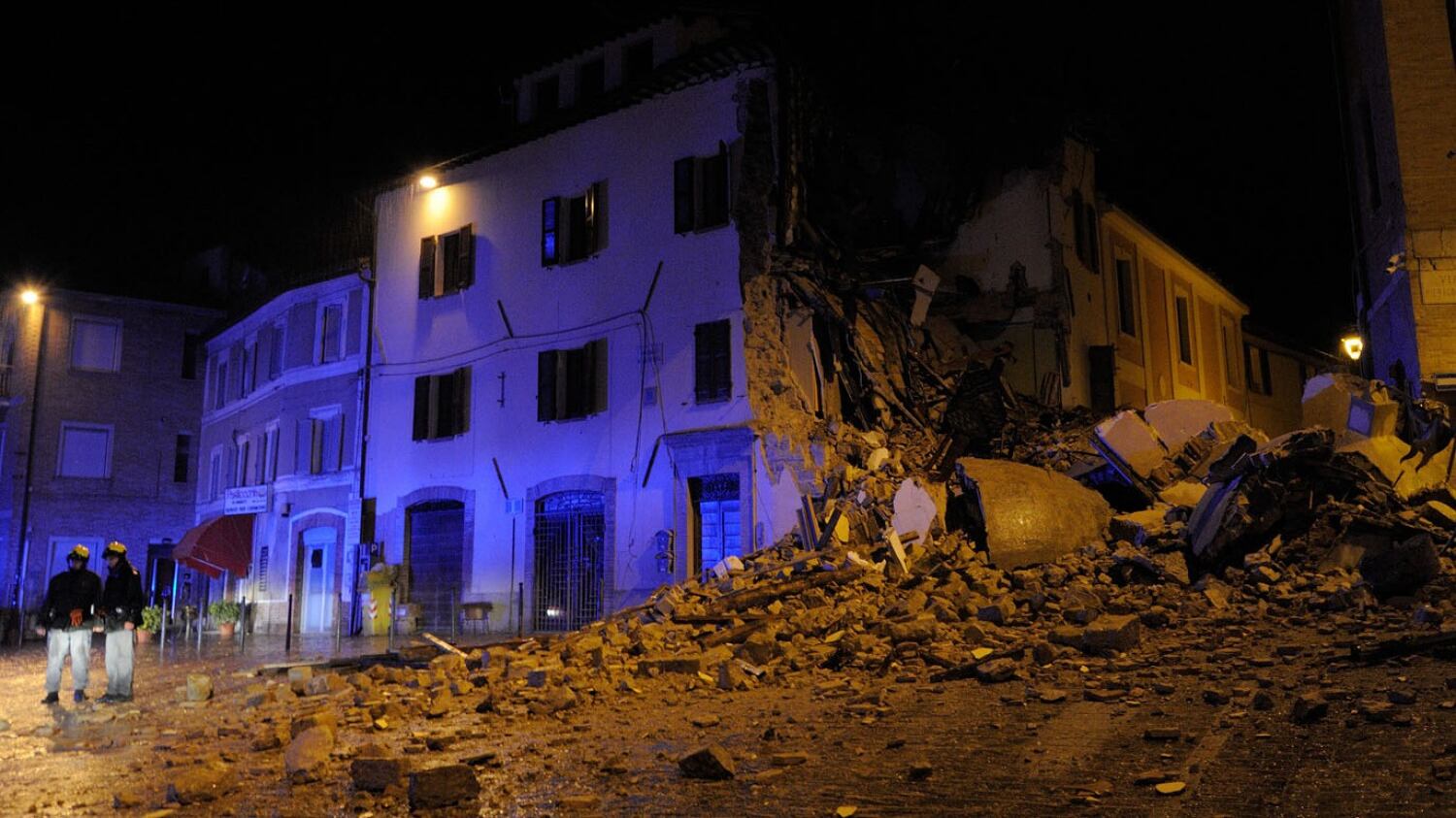Un sollievo tra le lacrime: "L'importante è essere vivi"