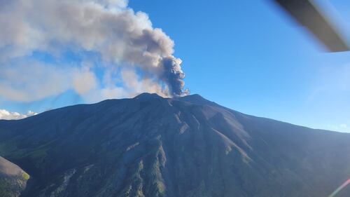 Eruzione dell'Etna: le spettacolari immagini del vulcano  6