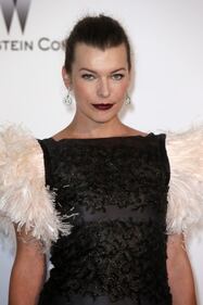 Milla Jovovich, mamma social contro i paparazzi 15
