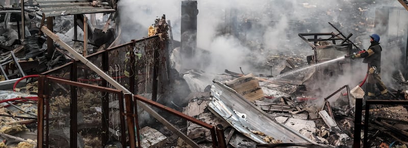 Un’altra notte di fuoco tra Russia e Ucraina: missili su Odessa e Sumy, Mosca abbatte 456 droni provenienti da Kiev
