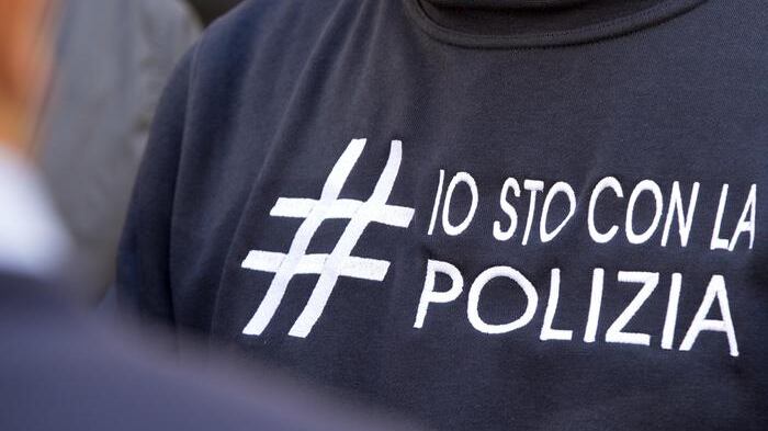 Risorse per gli agenti indagati. Ma il governo si oppone al fondo