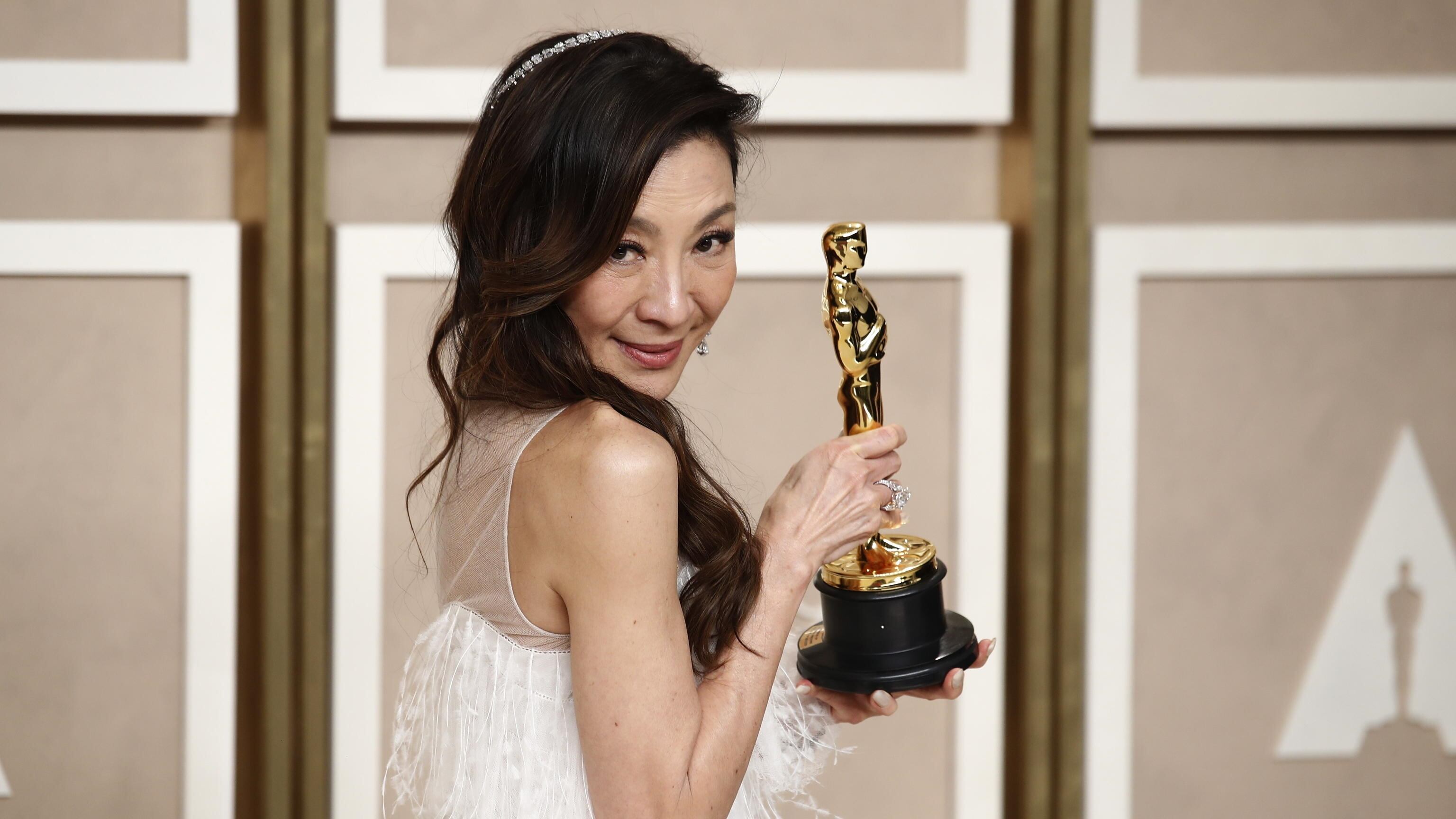 Michelle Yeoh vince l'Oscar come Migliore Attrice