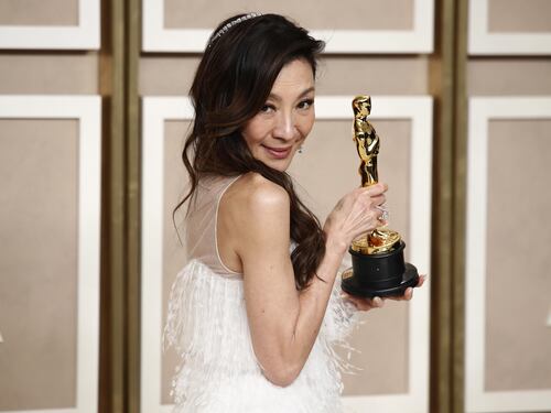Michelle Yeoh vince l'Oscar come Migliore Attrice
