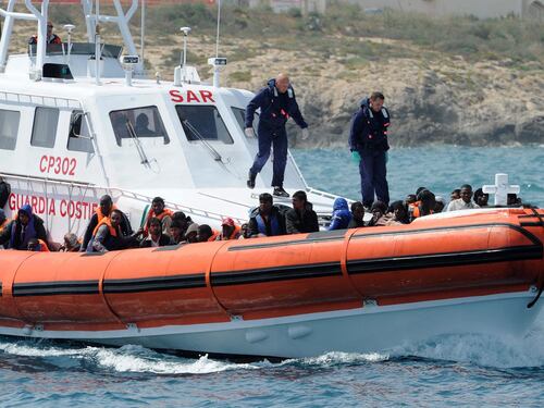 L'ultima resa dei conti della sinistra contro chi argina gli sbarchi dei migranti