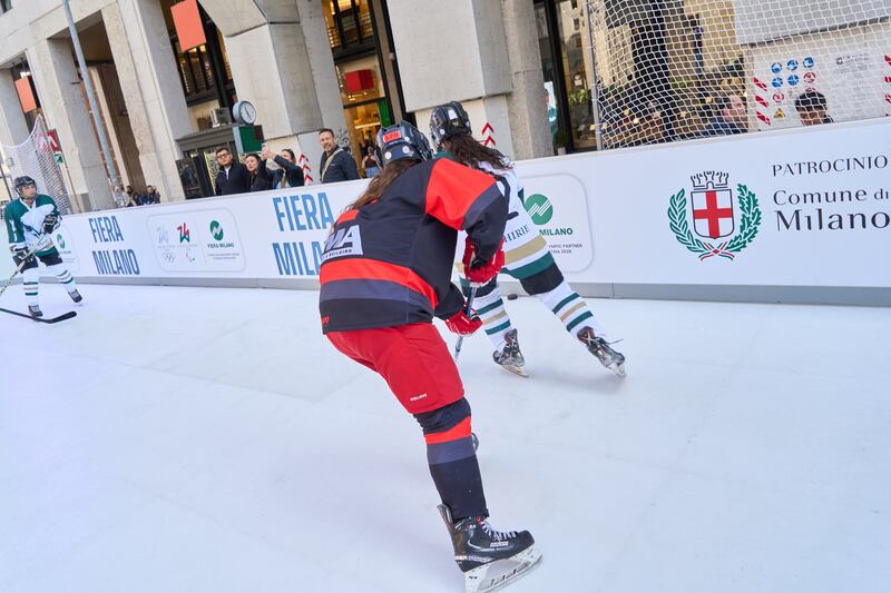 Fiera Milano-hockey olimpico in piazza San Babila
