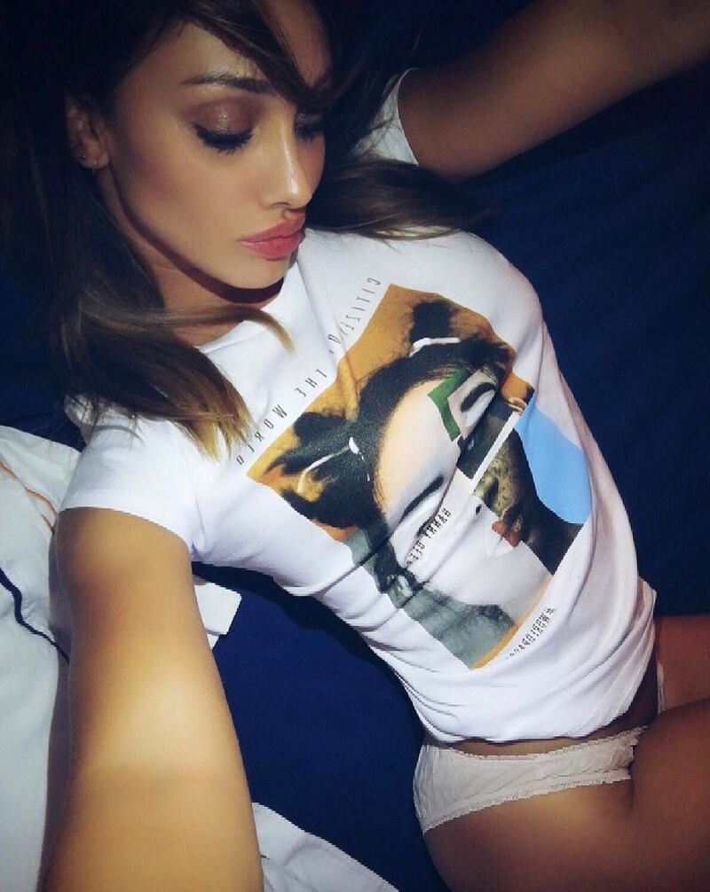 Belen Rodriguez, i selfie più sexy 4