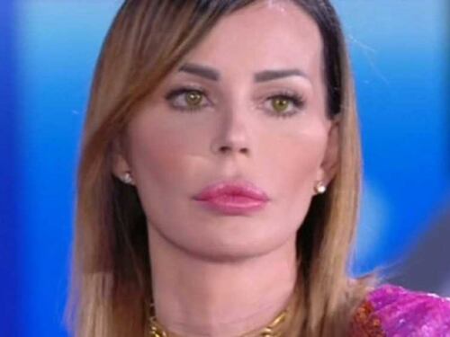 Nina Moric, il tatuaggio dedicato a Corona non è quello che sembra
