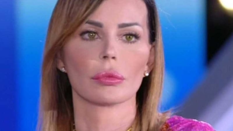 Nina Moric, il tatuaggio dedicato a Corona non è quello che sembra