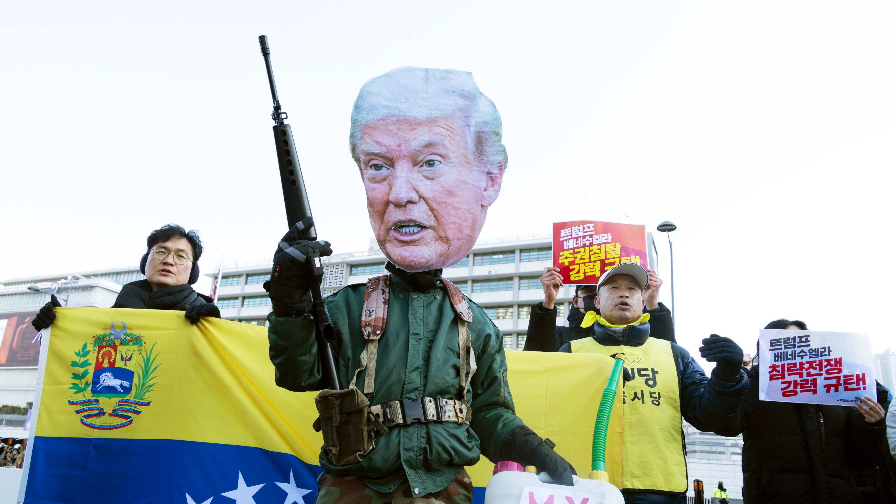 "Trump terrorista". L'odio rosso sui social: così pro Pal, studenti e comunisti difendono Maduro