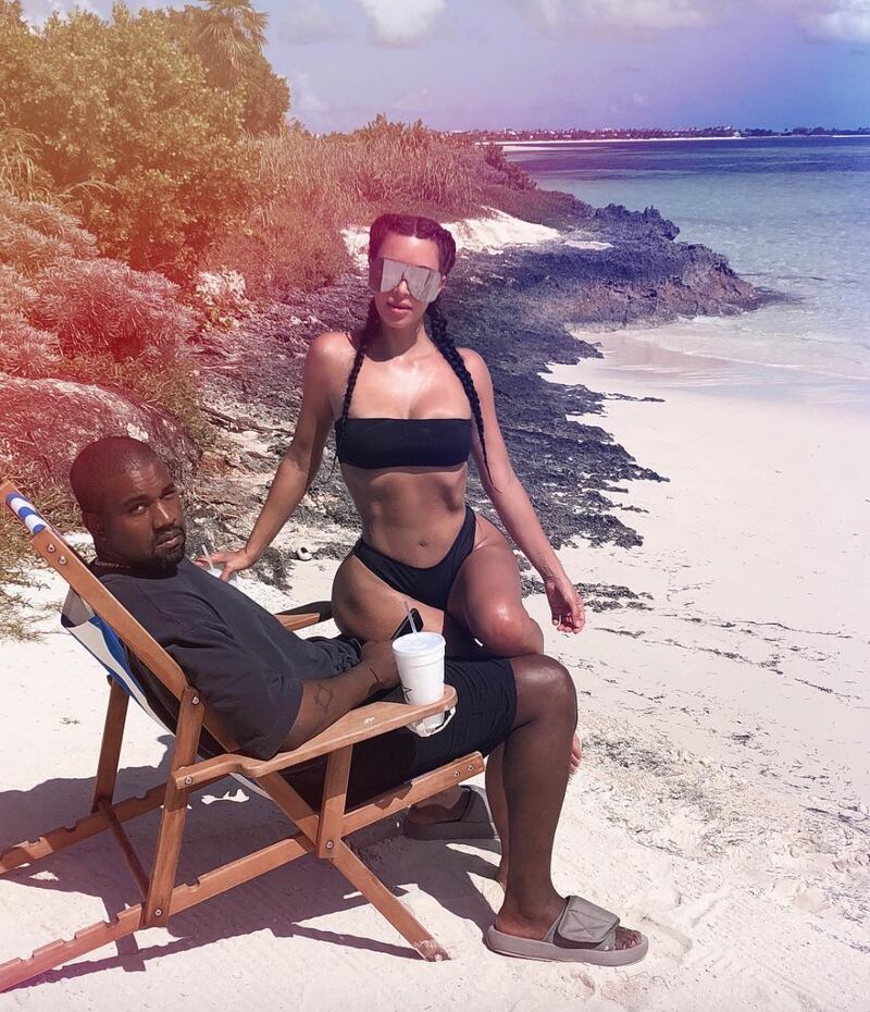 Kim Kardashian, scatto sexy: mangia un cupcake 9