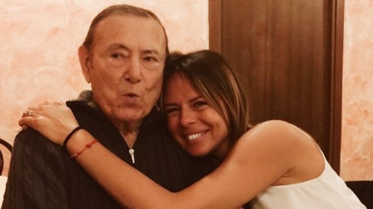 Morto il papà di Paola Perego. Aveva contratto il Covid