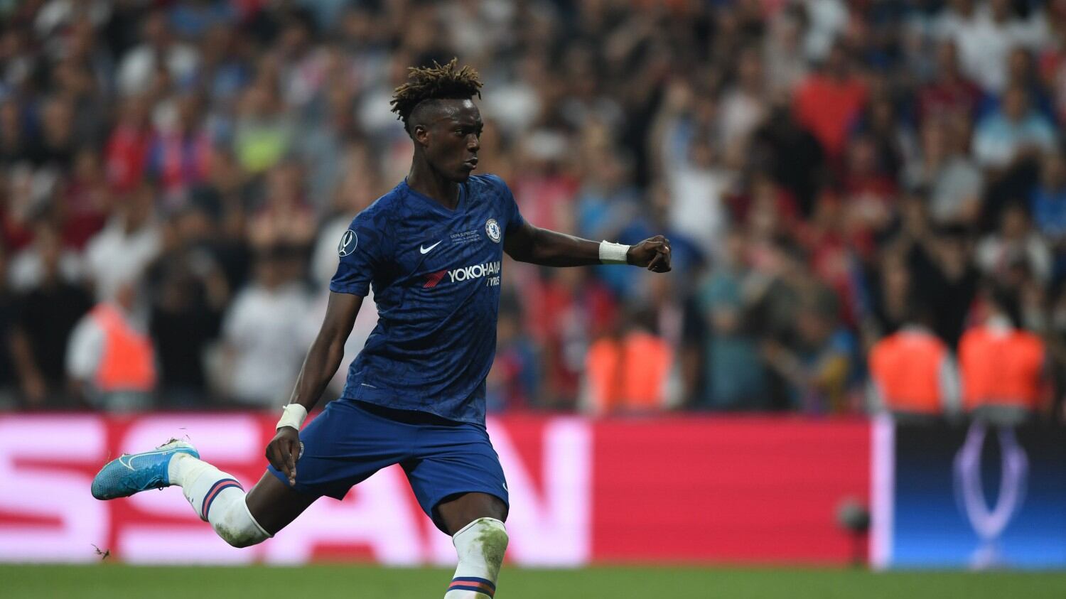 Il Chelsea ci ricasca, insulti razzisti al baby Abraham
